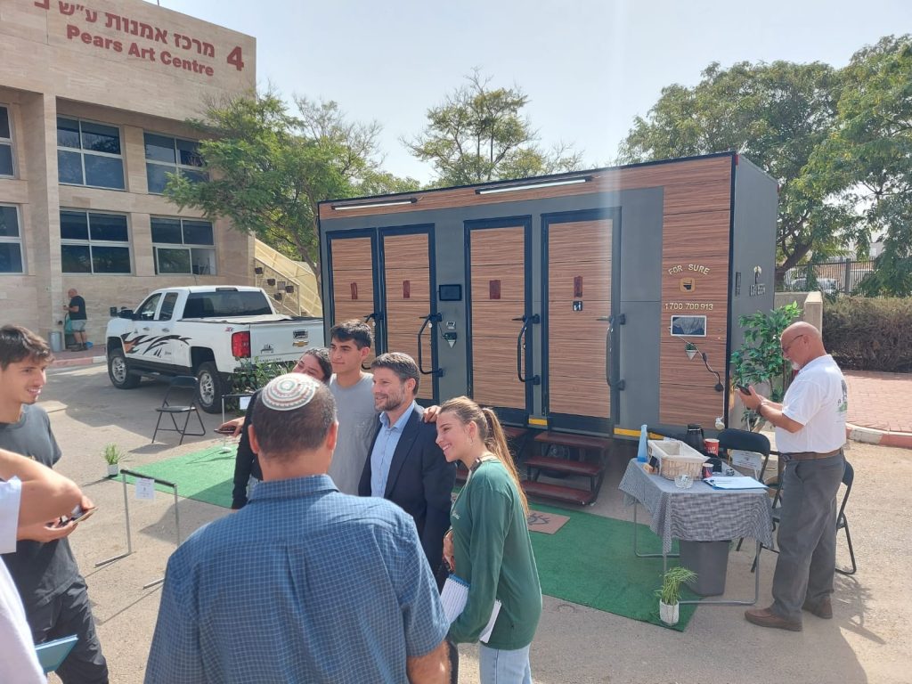 איך לשלב שירותים ניידים מפוארים באירוע שלך