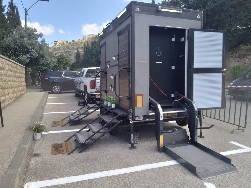 שירותים ניידים נגישים